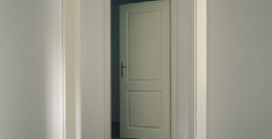 Detalle puerta en decoración minimalista